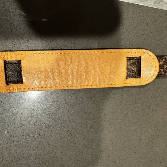 Authentic Louis Vuitton Nile canvas crossbody pre loved
Make me an offer - Picture 12 of 16